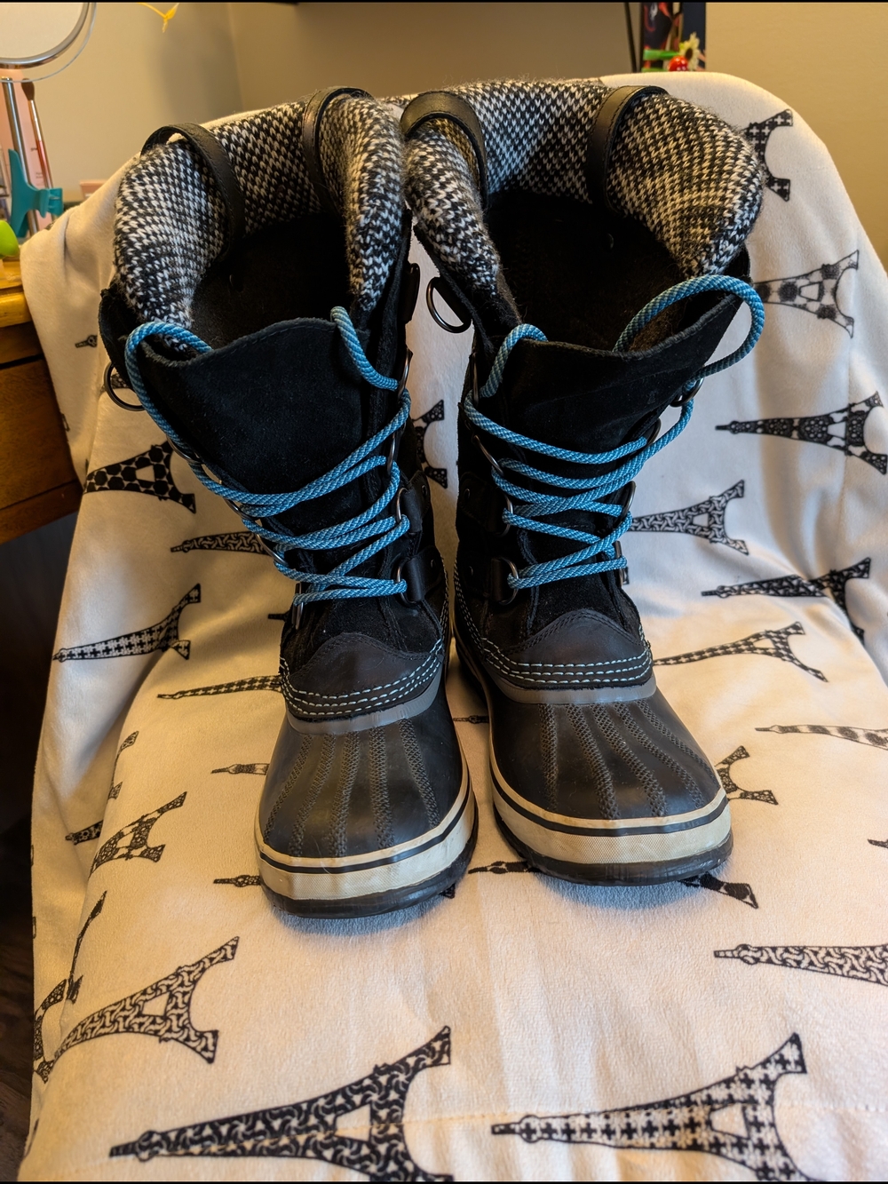 Women's Sorel Black Snow Boots with Blue Laces